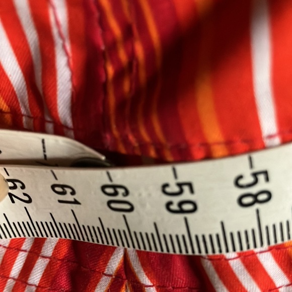 NIKE Reversible Bucket Hat - Picture 6 of 6